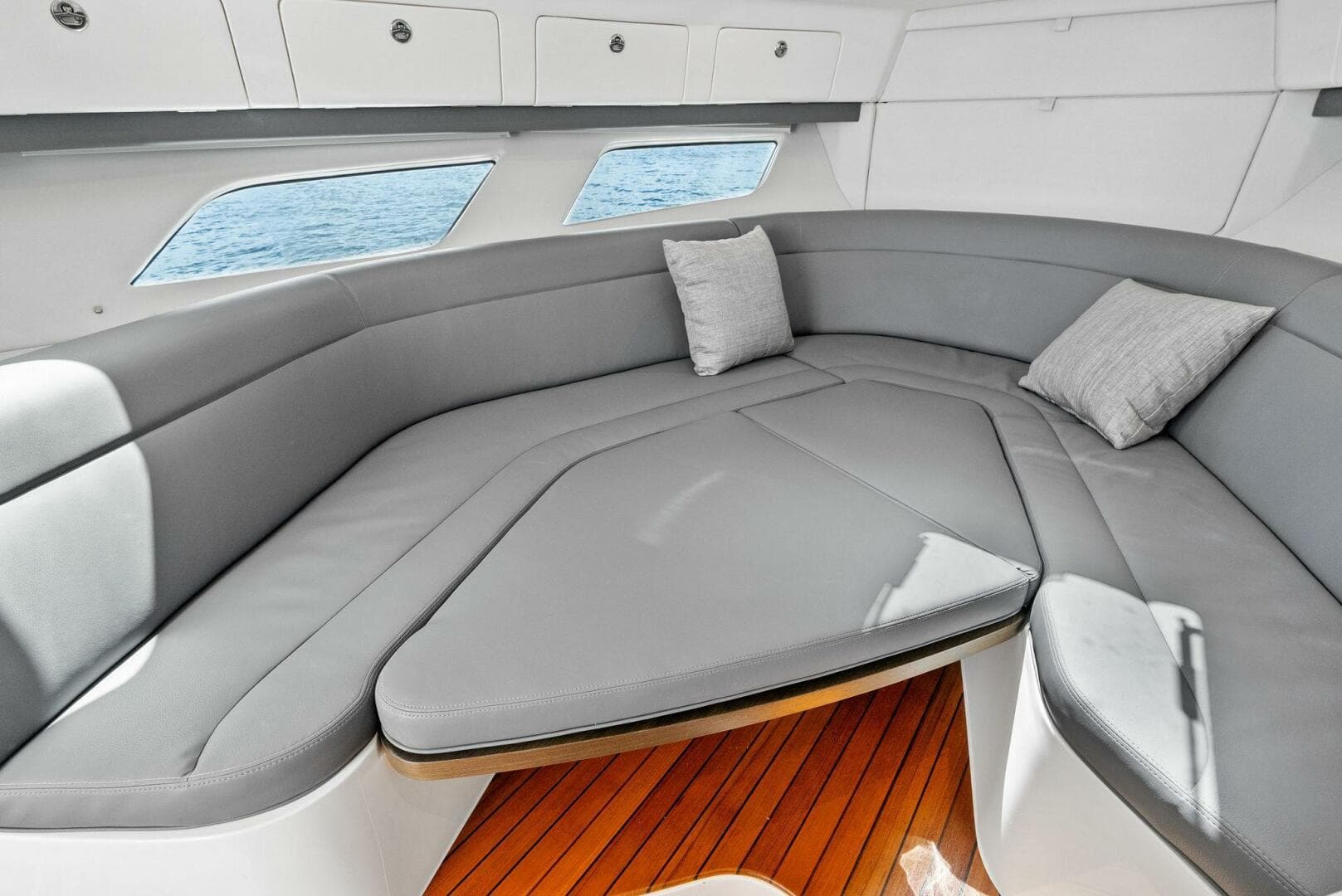 2022 Intrepid 438 Evolution