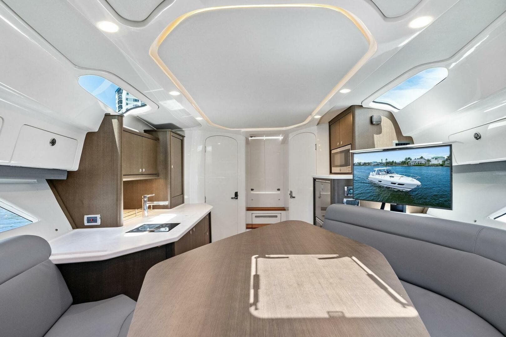 2022 Intrepid 438 Evolution