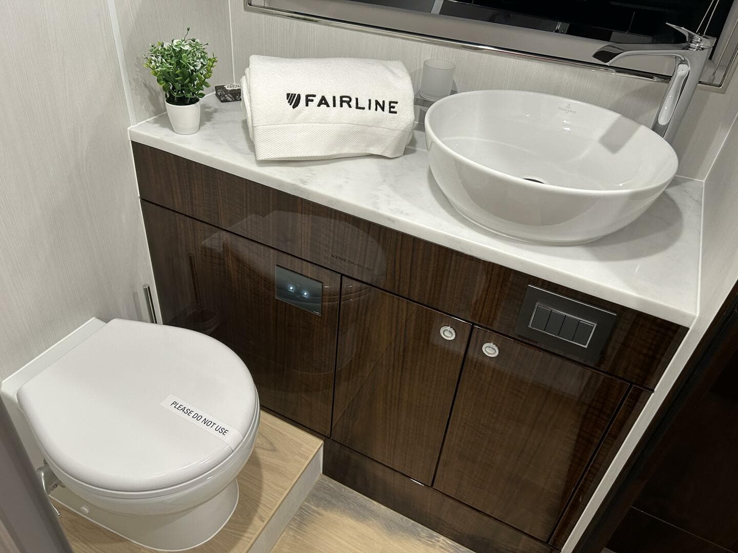 2024 Fairline Squadron 68