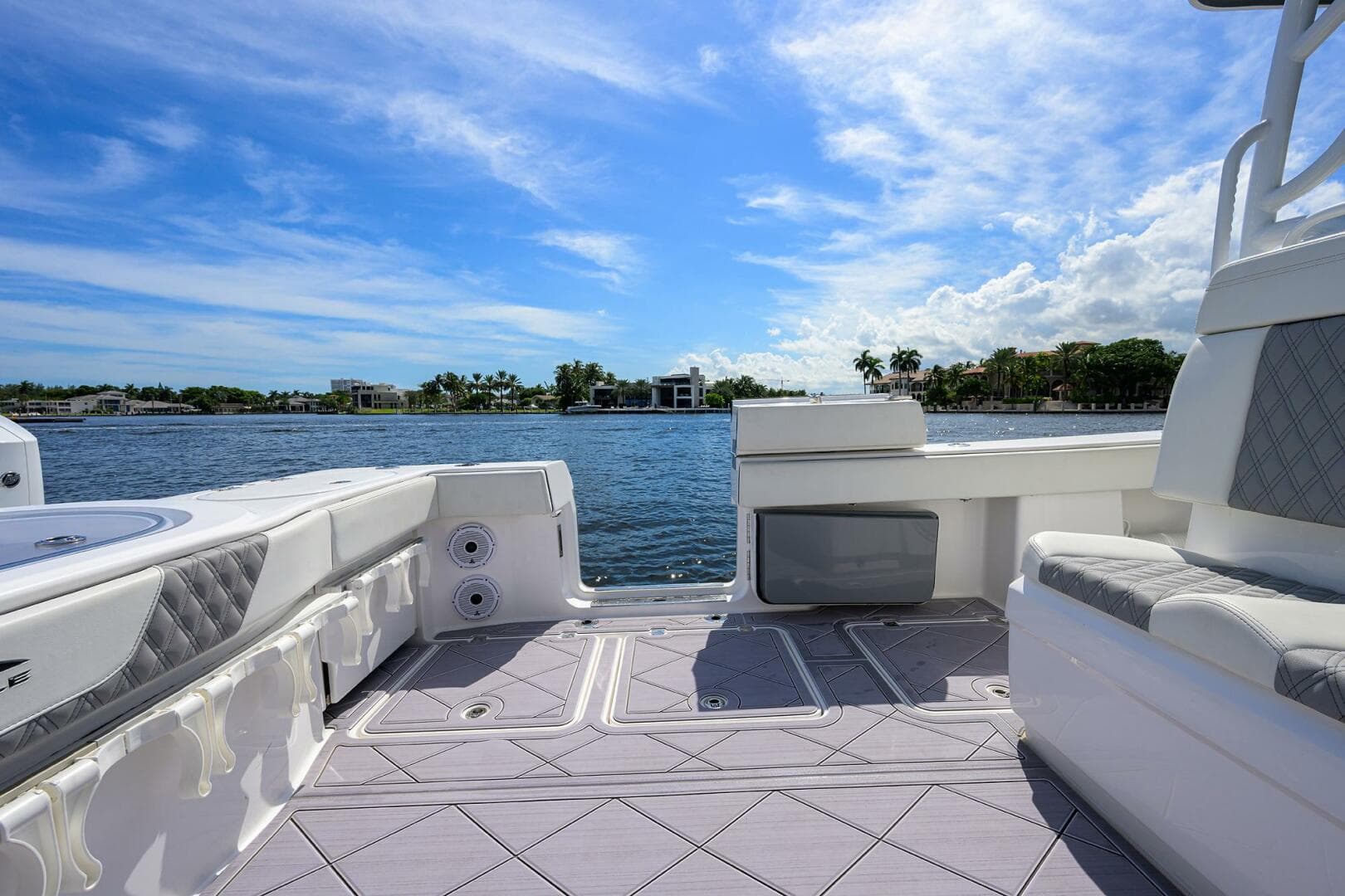 Invincible 46 Argento II - Exterior Cockpit