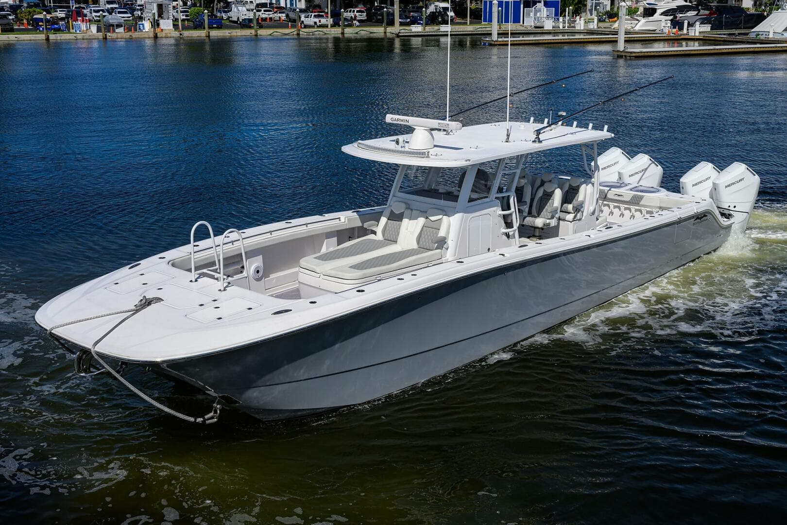 Invincible 46 Argento II - Exterior Profile