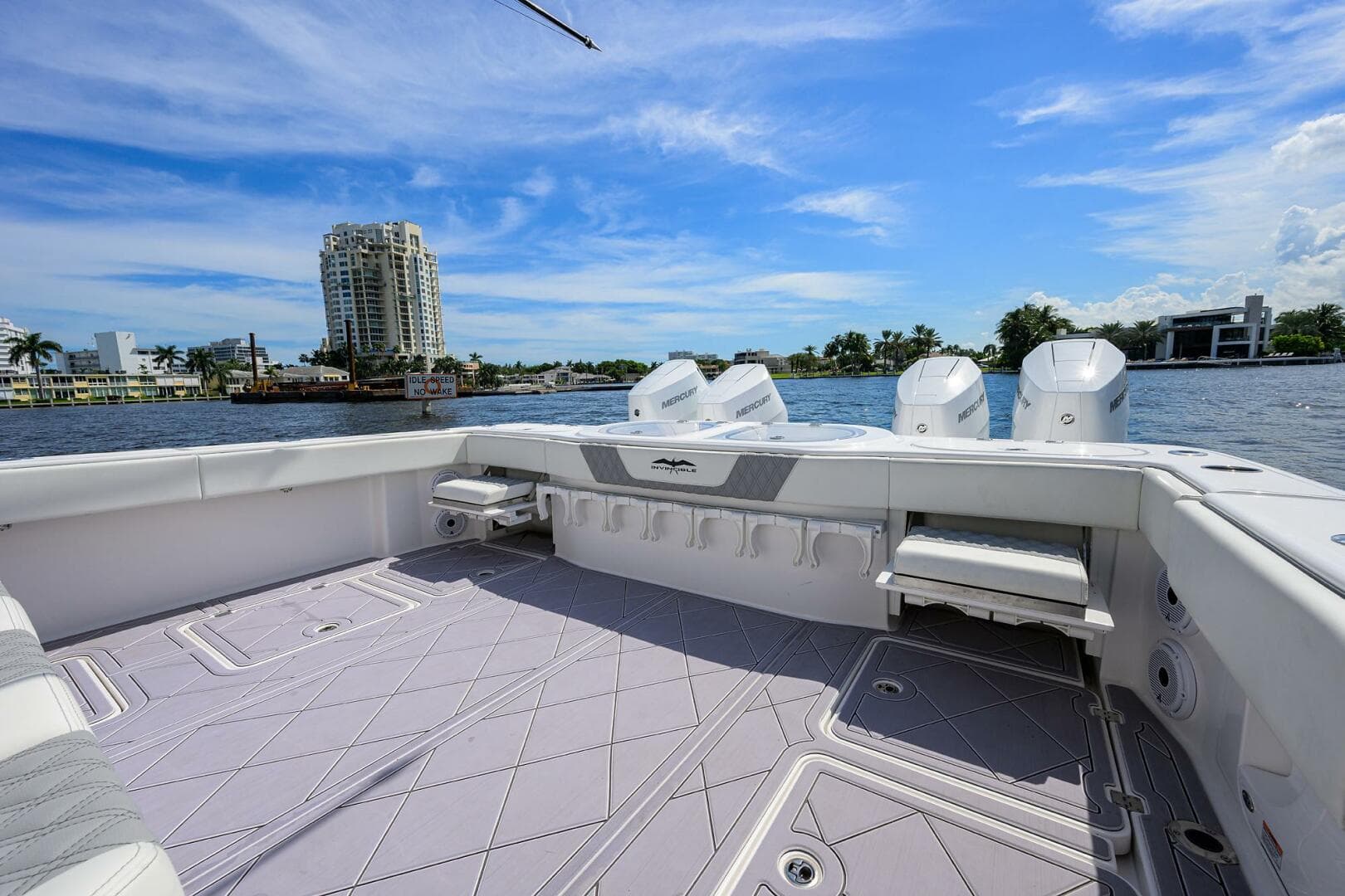 Invincible 46 Argento II - Exterior Cockpit