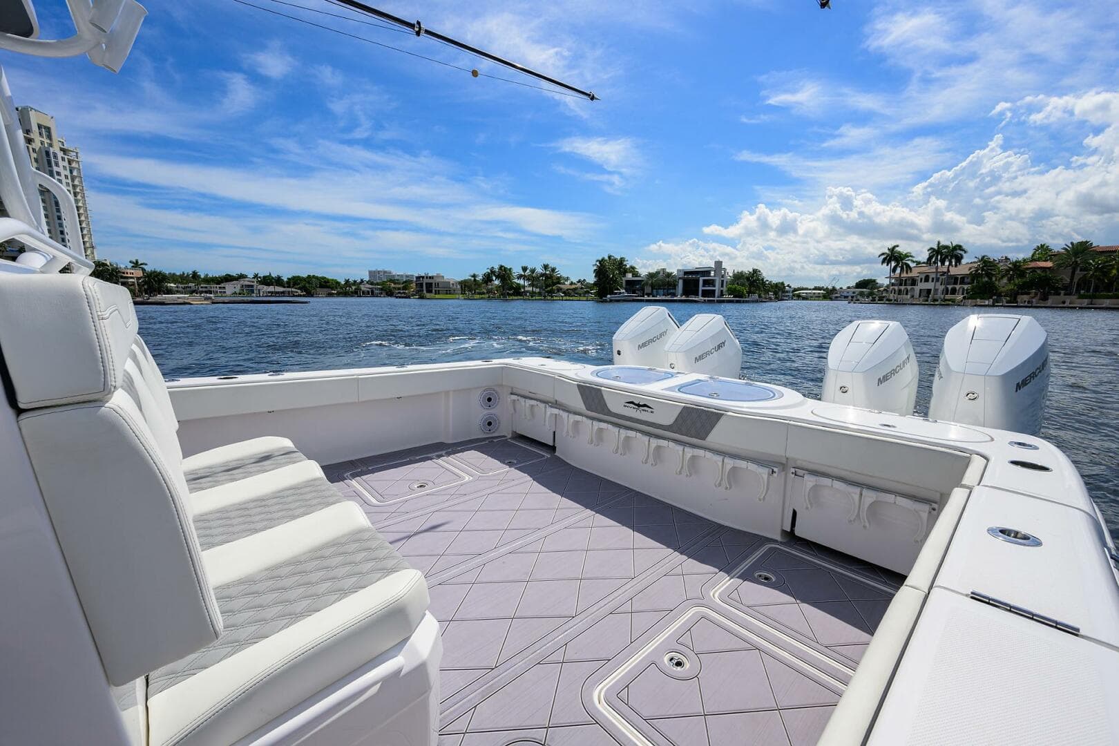 Invincible 46 Argento II - Exterior Cockpit