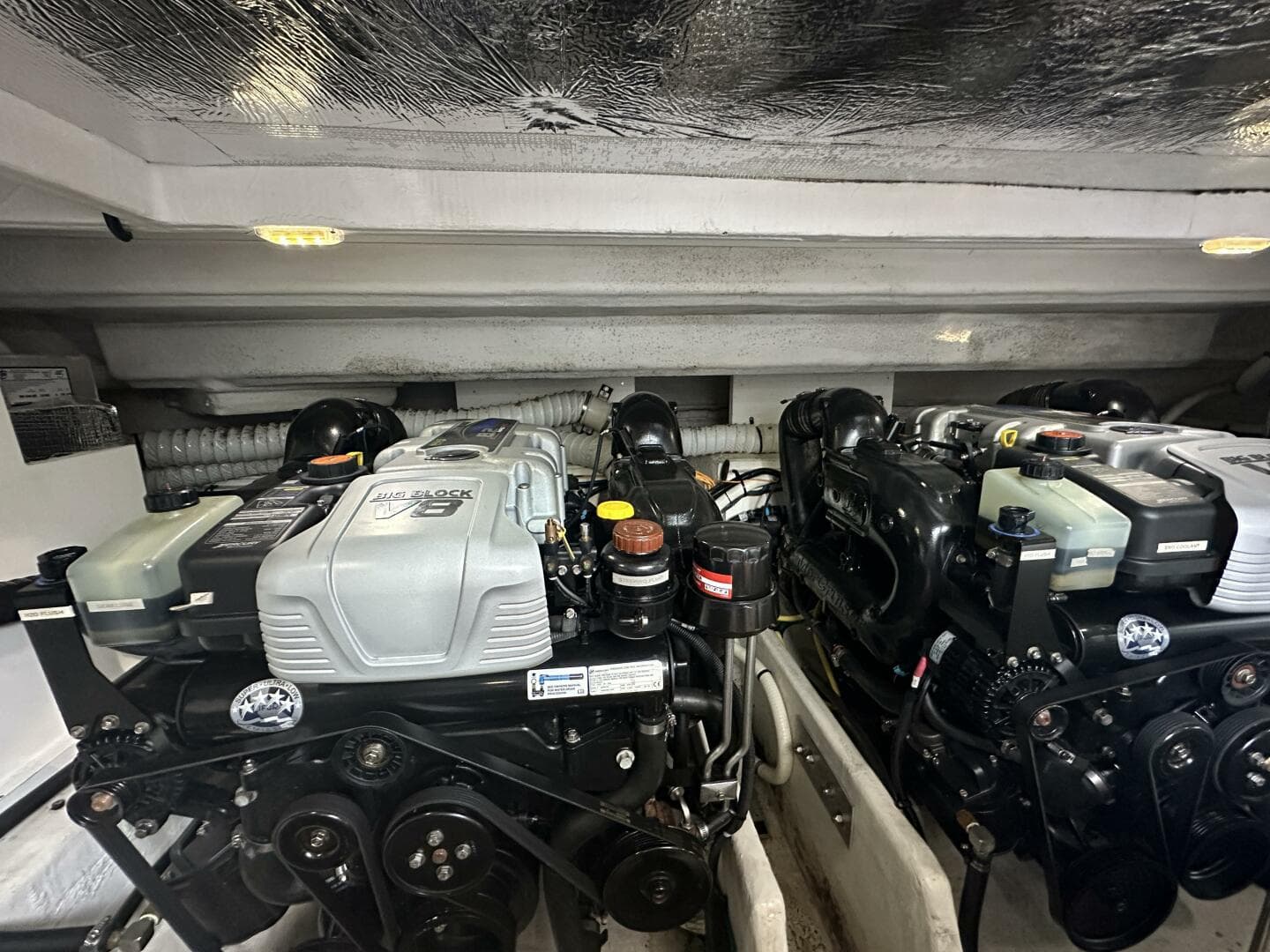 2017 Cruisers Yachts 390 Express Coupe