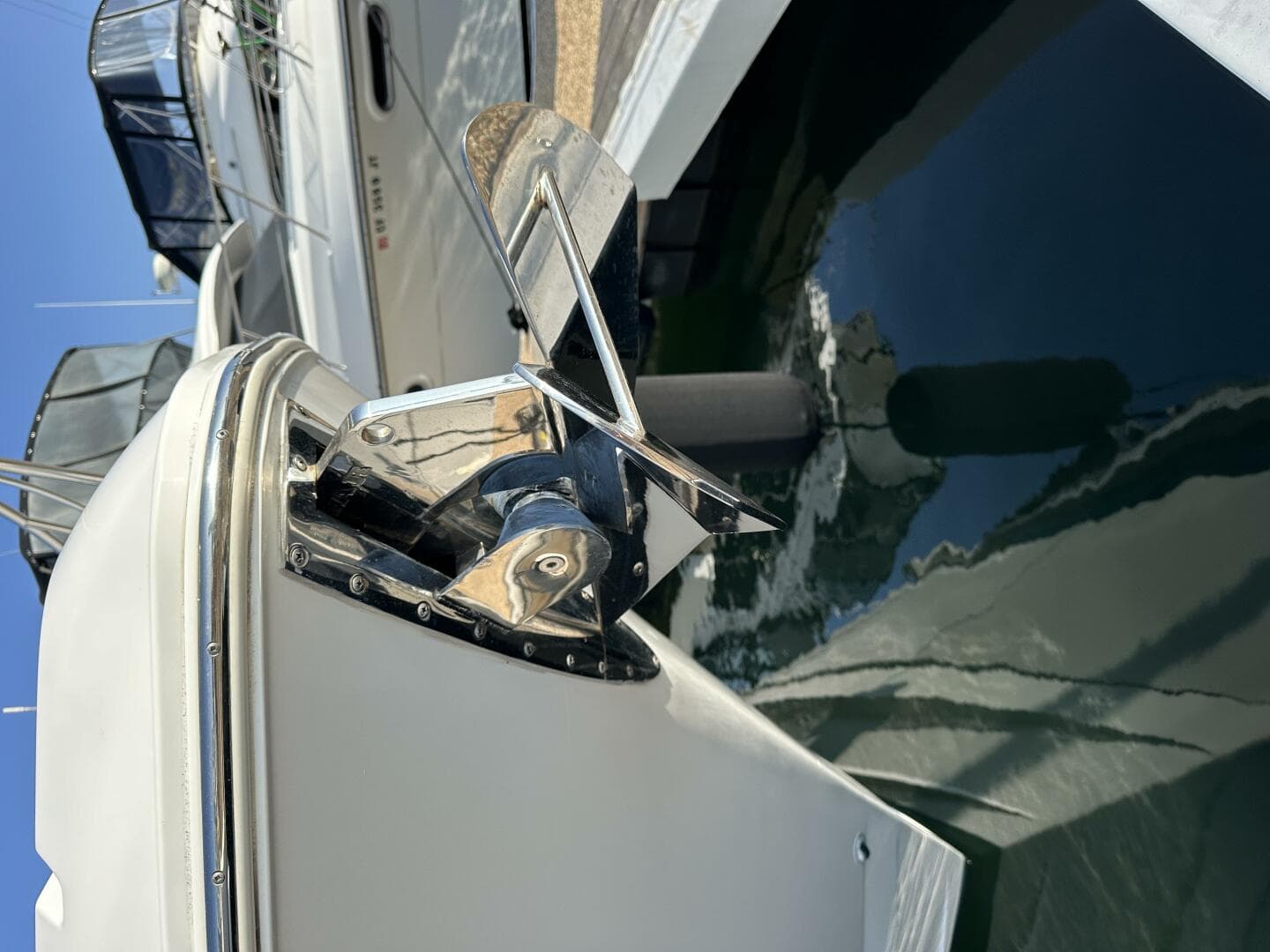 2017 Cruisers Yachts 390 Express Coupe