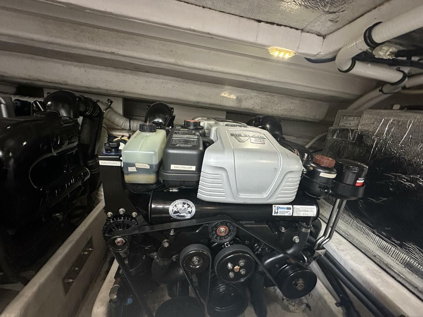 2017 Cruisers Yachts 390 Express Coupe