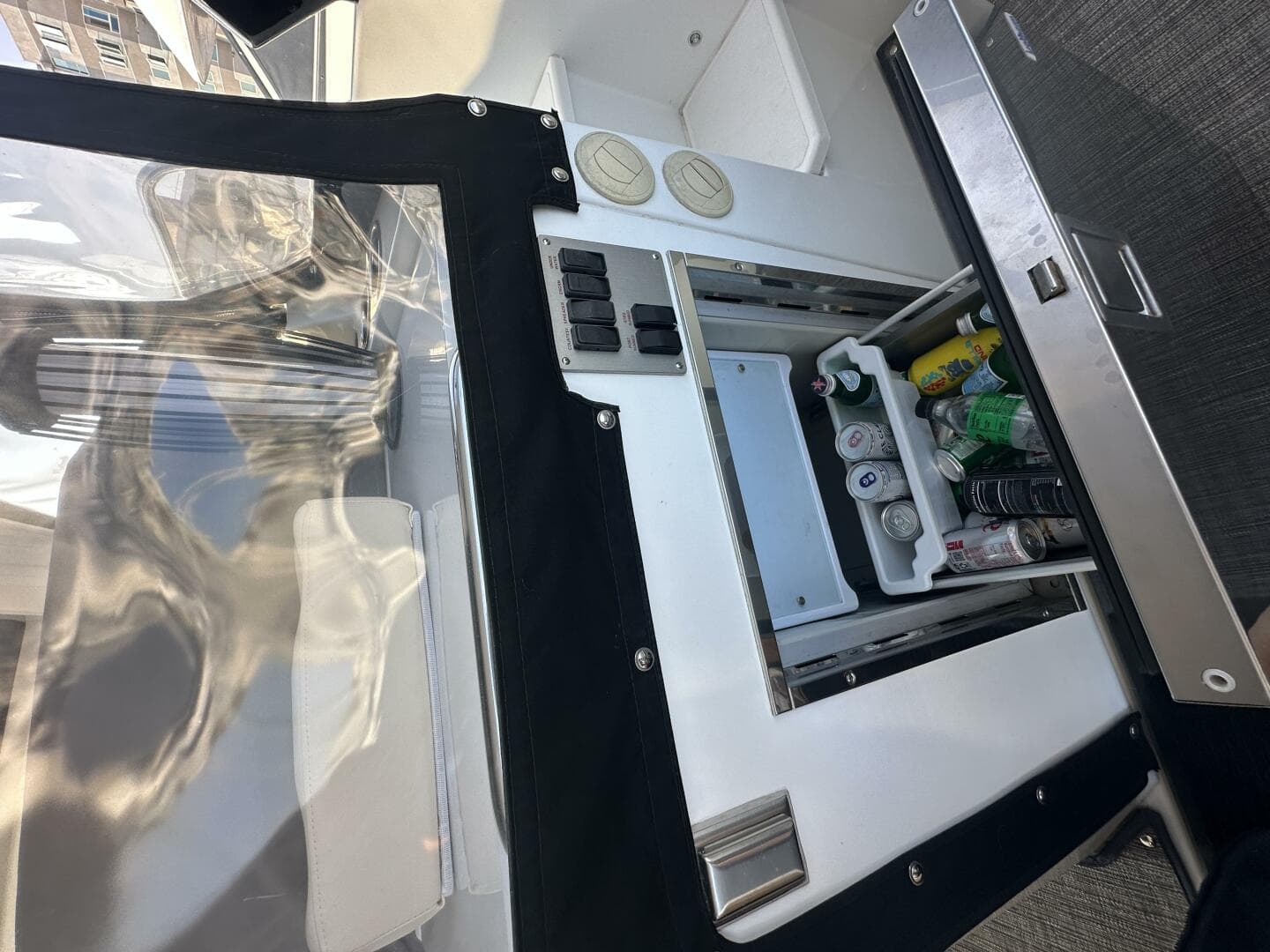 2017 Cruisers Yachts 390 Express Coupe