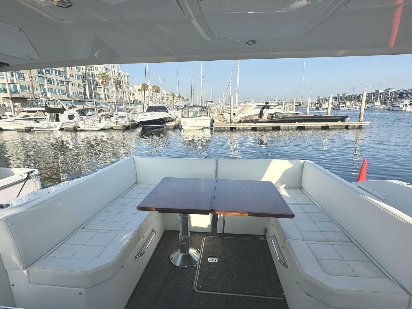 2017 Cruisers Yachts 390 Express Coupe