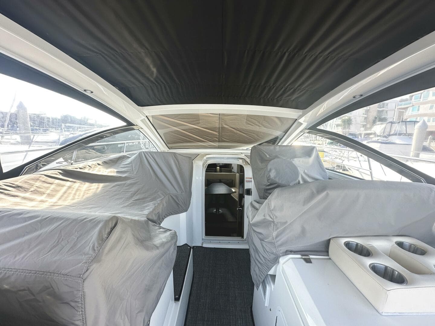 2017 Cruisers Yachts 390 Express Coupe