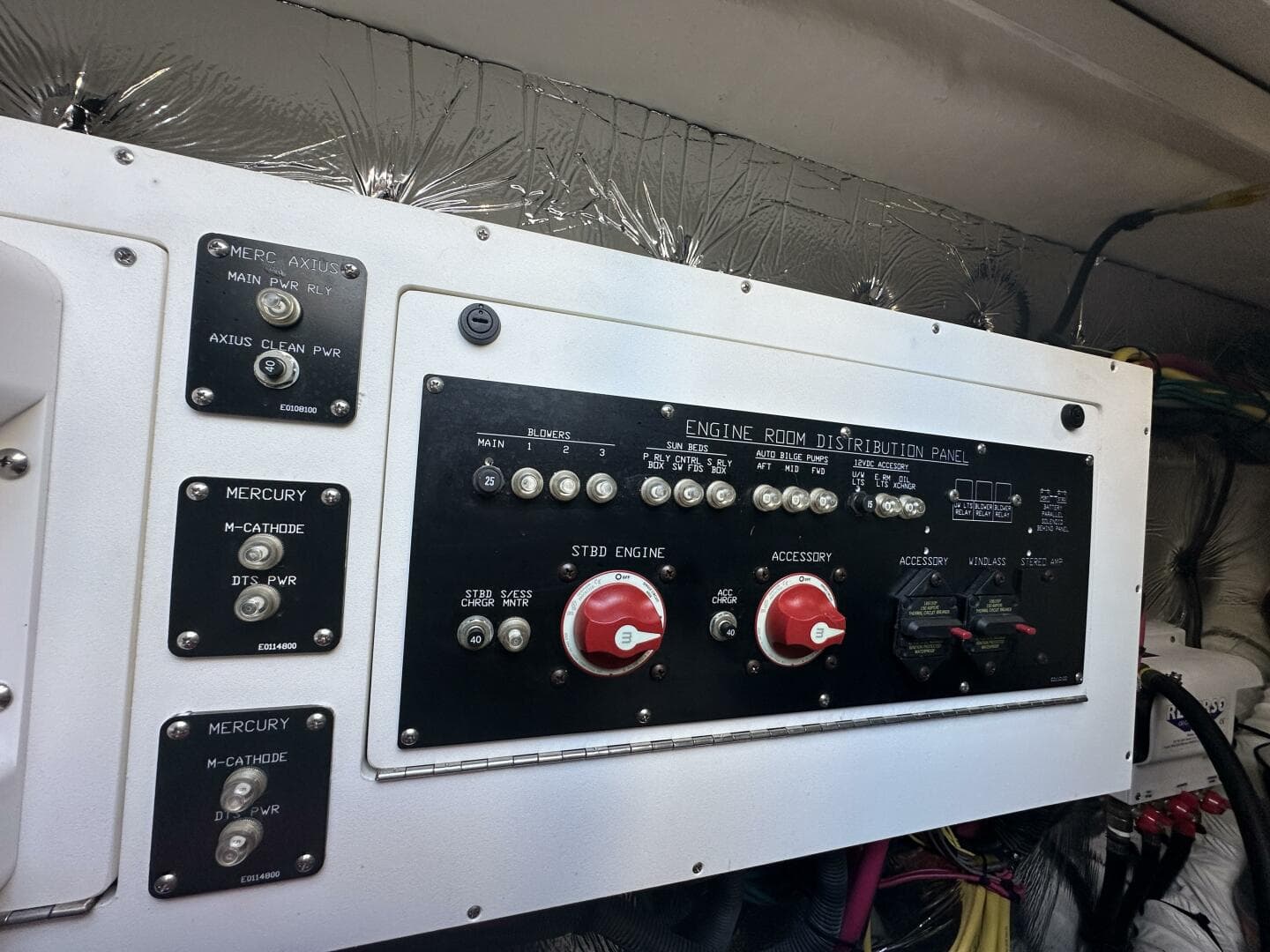 2017 Cruisers Yachts 390 Express Coupe