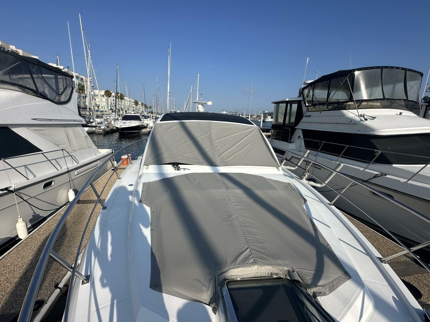 2017 Cruisers Yachts 390 Express Coupe