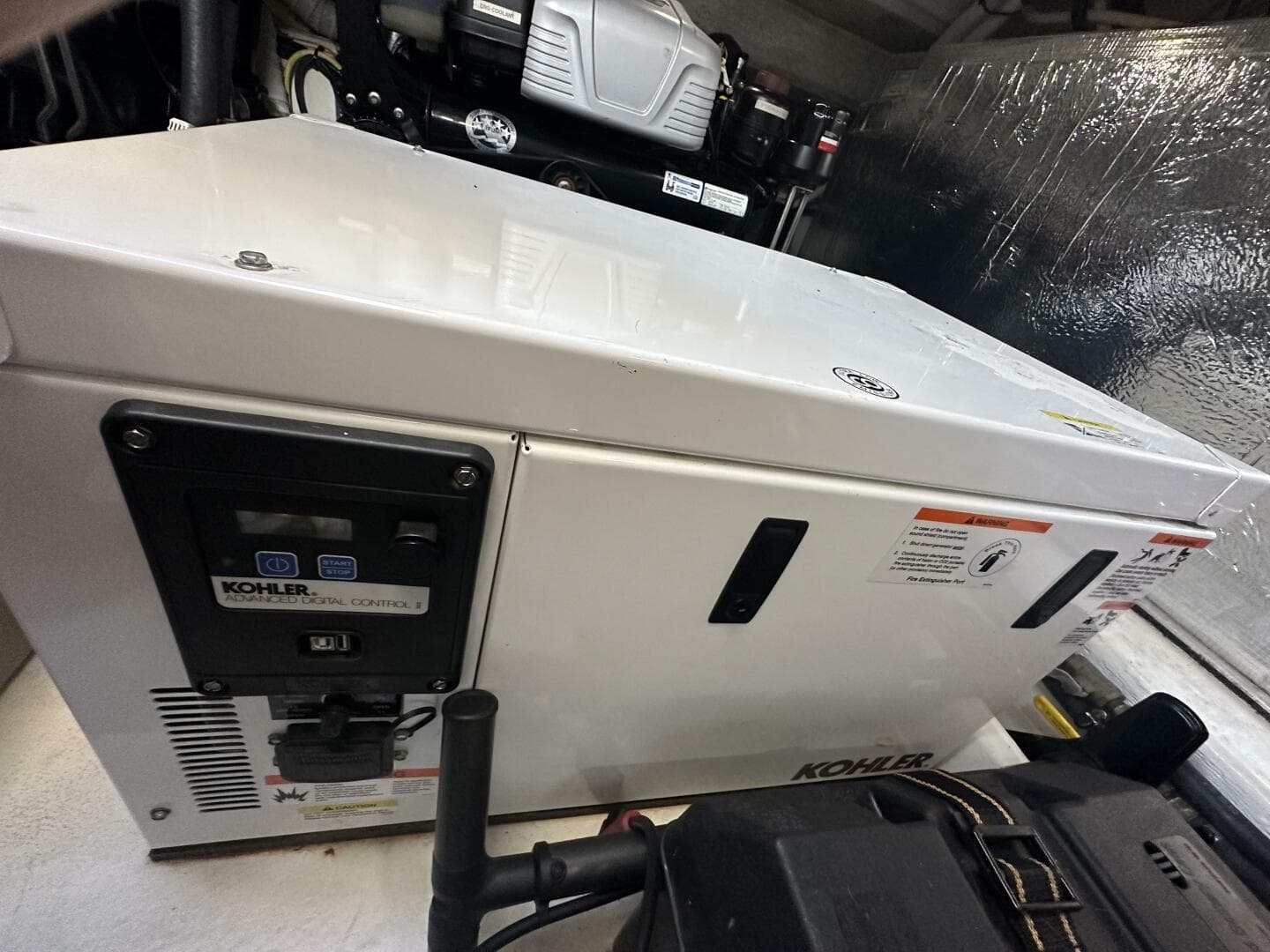 2017 Cruisers Yachts 390 Express Coupe