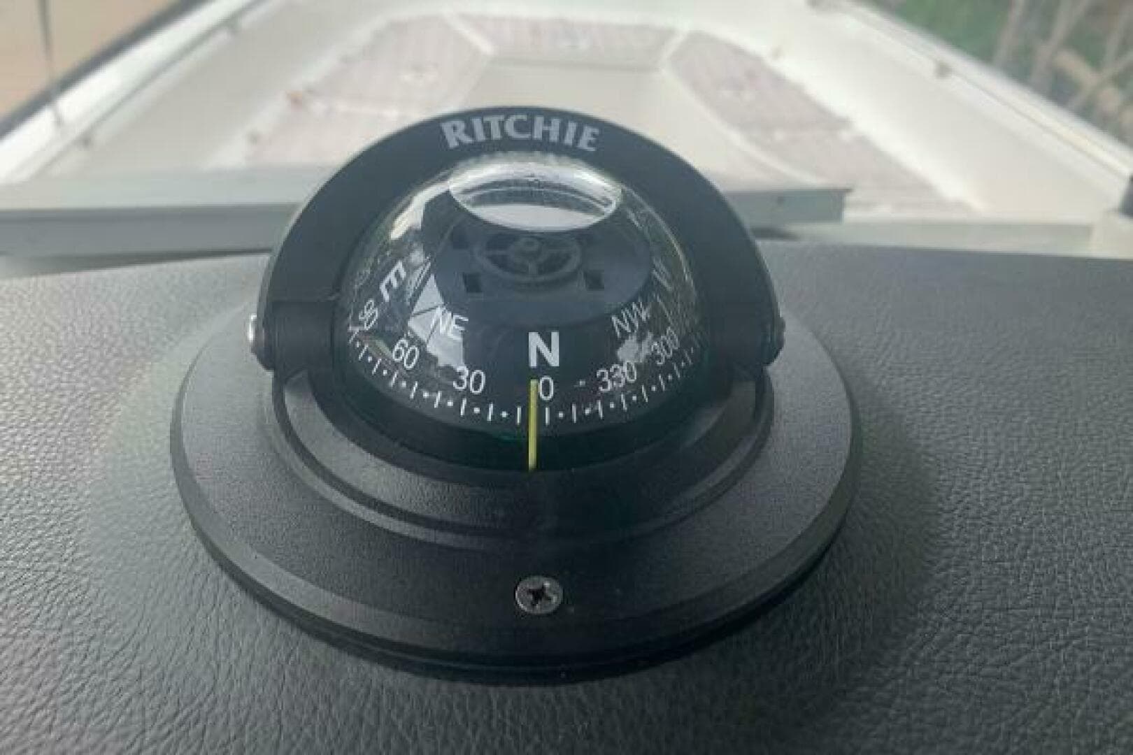 2017 Boston Whaler 270 Dauntless