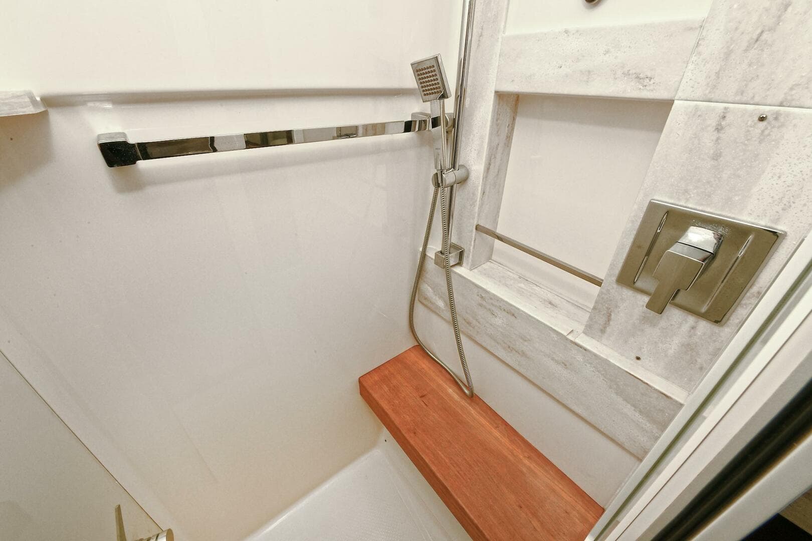 2015 Tiara Yachts C44 Coupe