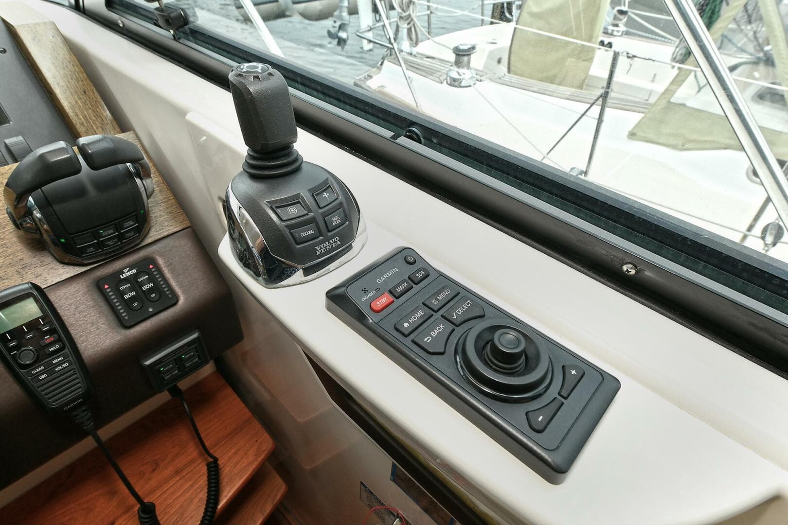 2015 Tiara Yachts C44 Coupe