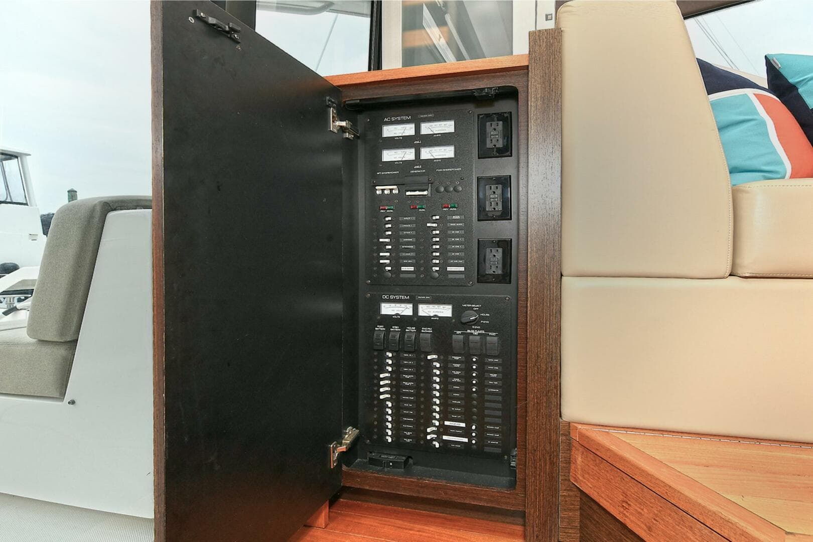 2015 Tiara Yachts C44 Coupe