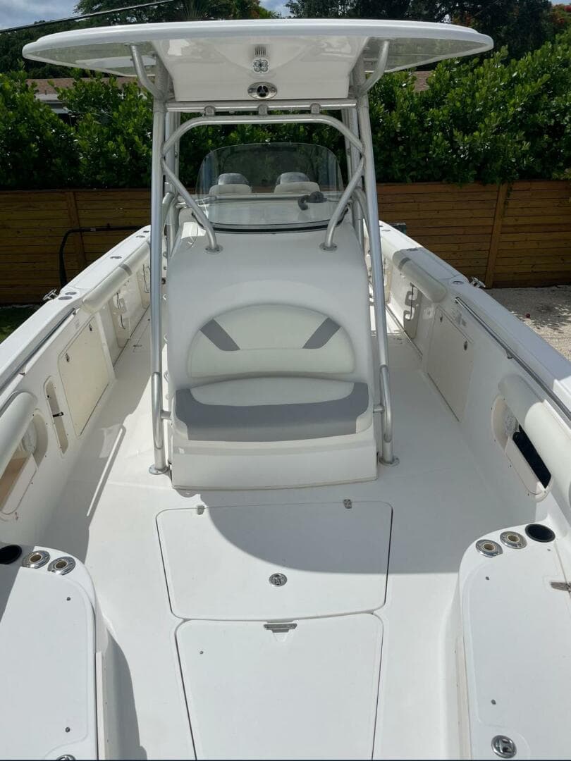 2005 Boston Whaler 320 Outrage