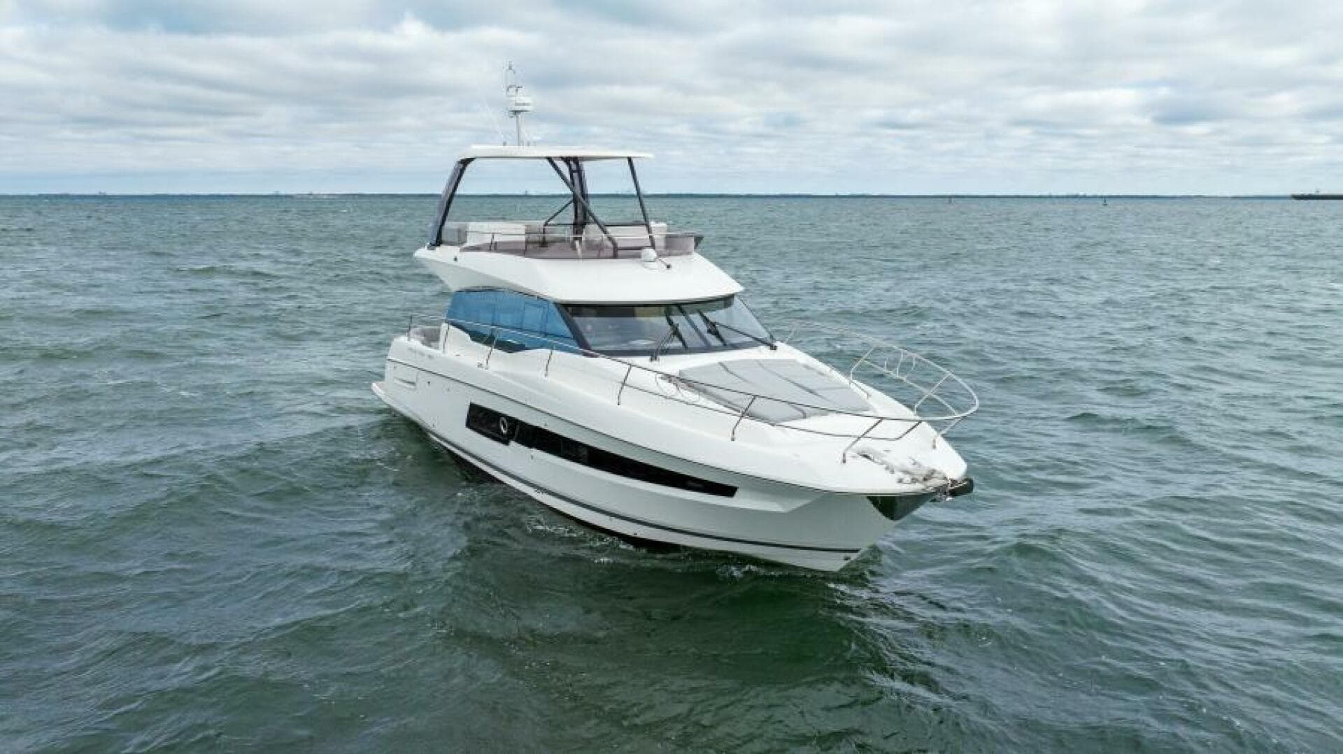 2024 46 Prestige Flybridge - Profile