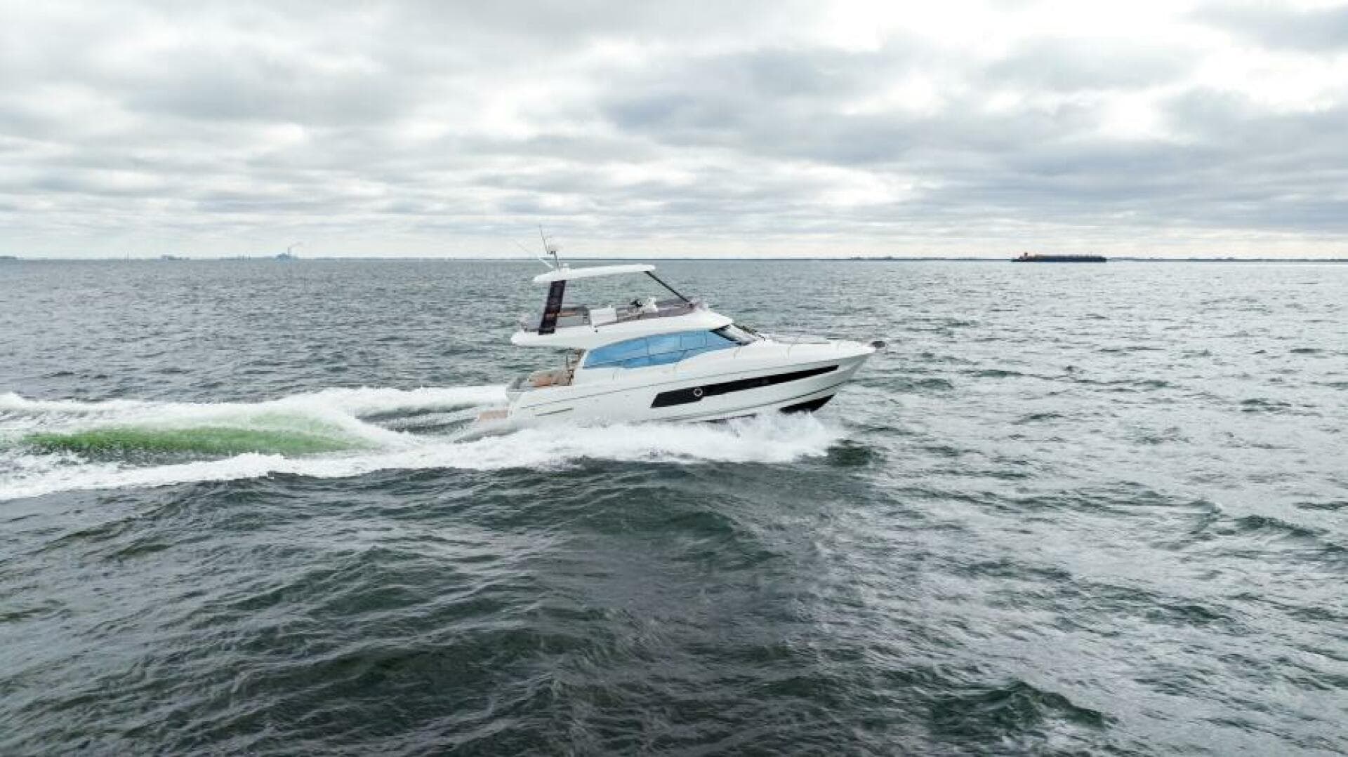 2024 46 Prestige Flybridge -Running Profile