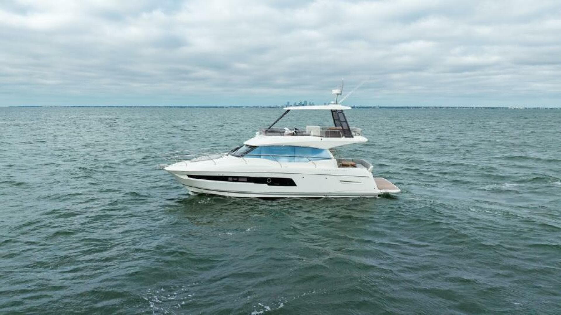 2024 46 Prestige Flybridge -Profile