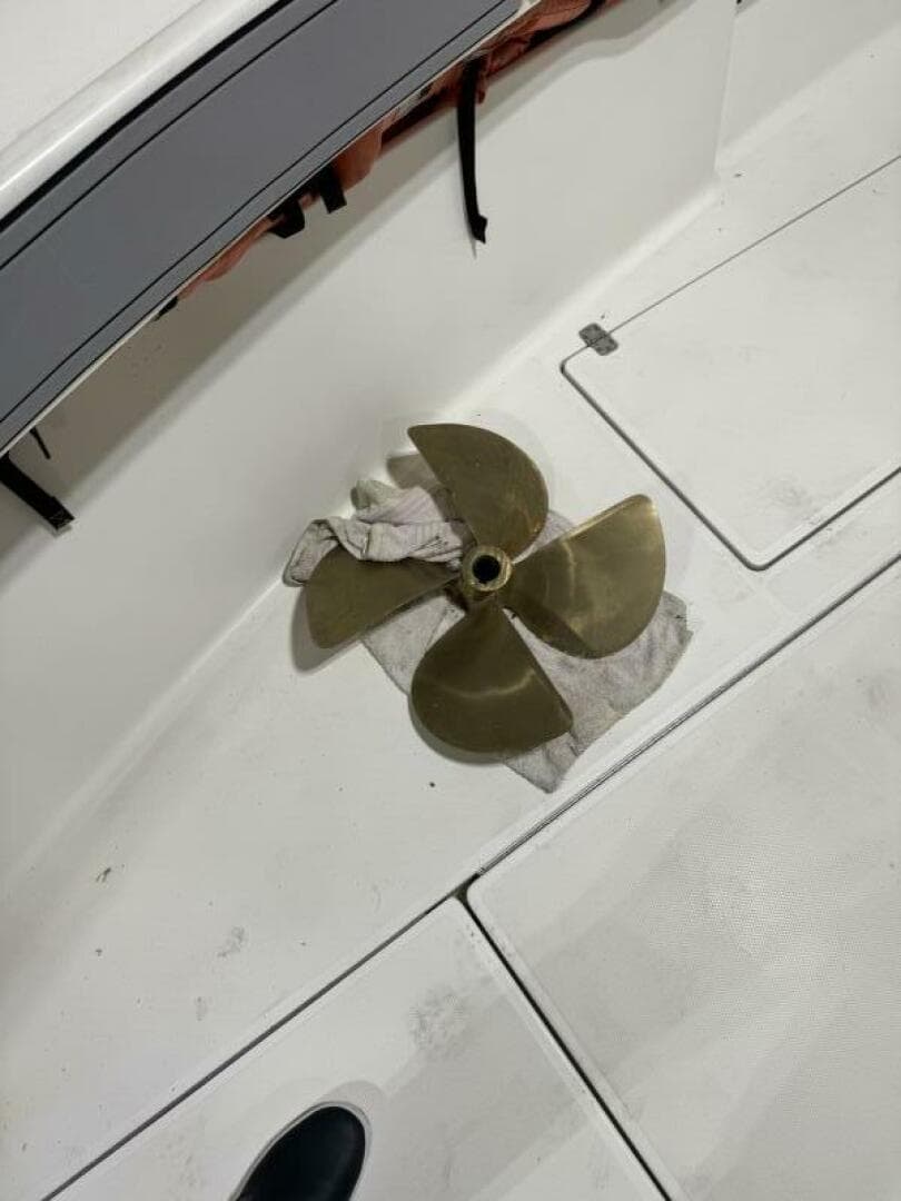 2011 SeaVee 340I Open