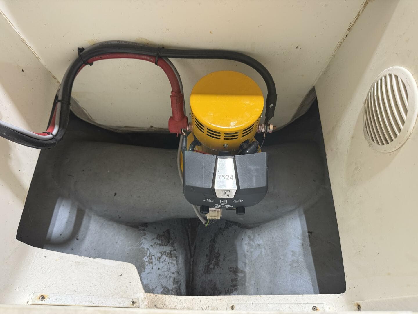 2011 SeaVee 340I Open