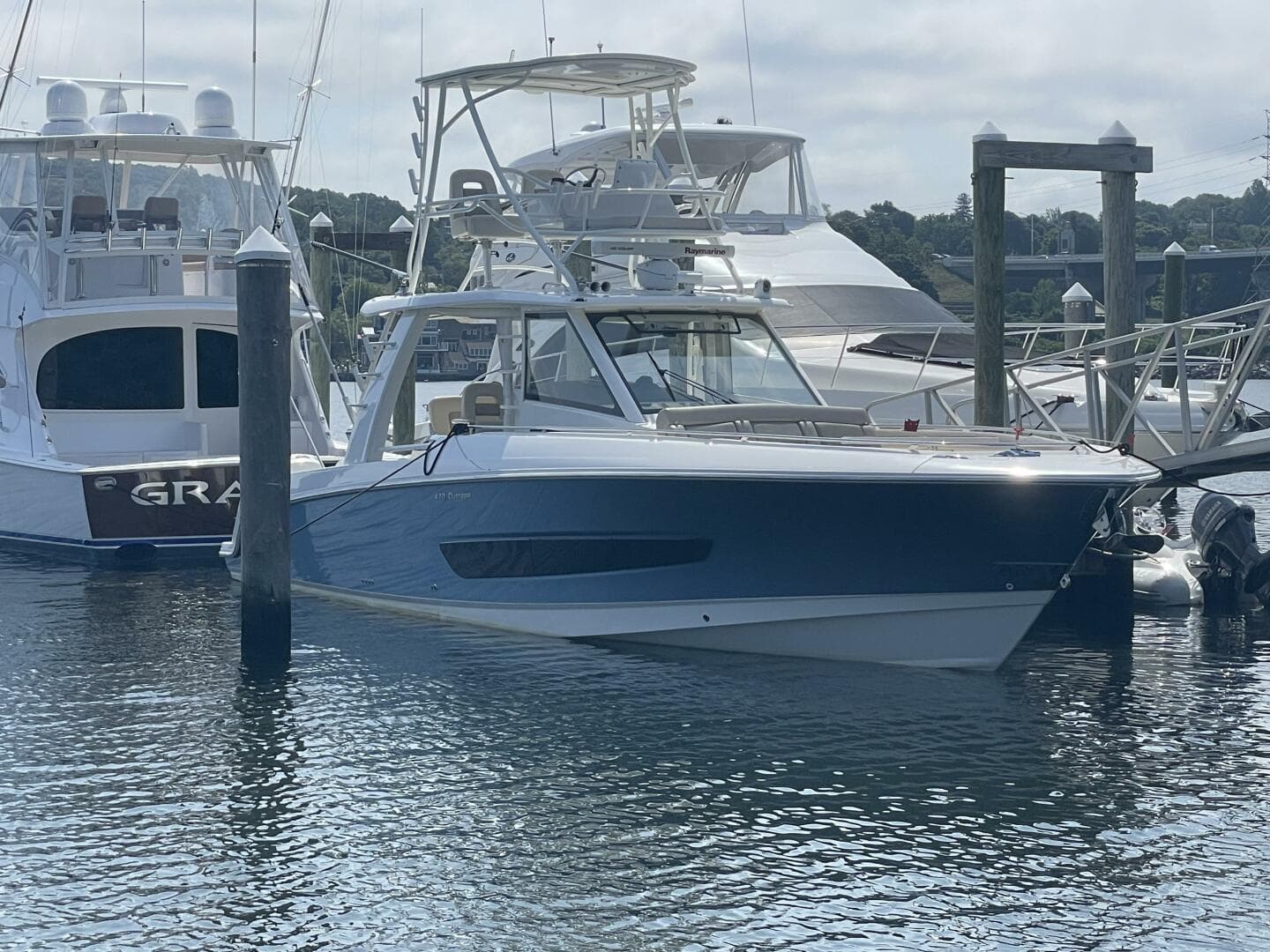 2017 Boston Whaler Outrage