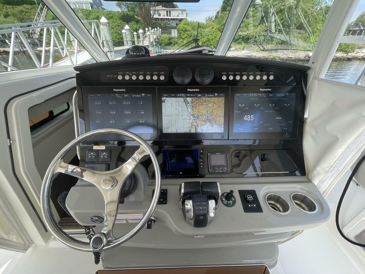 2017 Boston Whaler Outrage