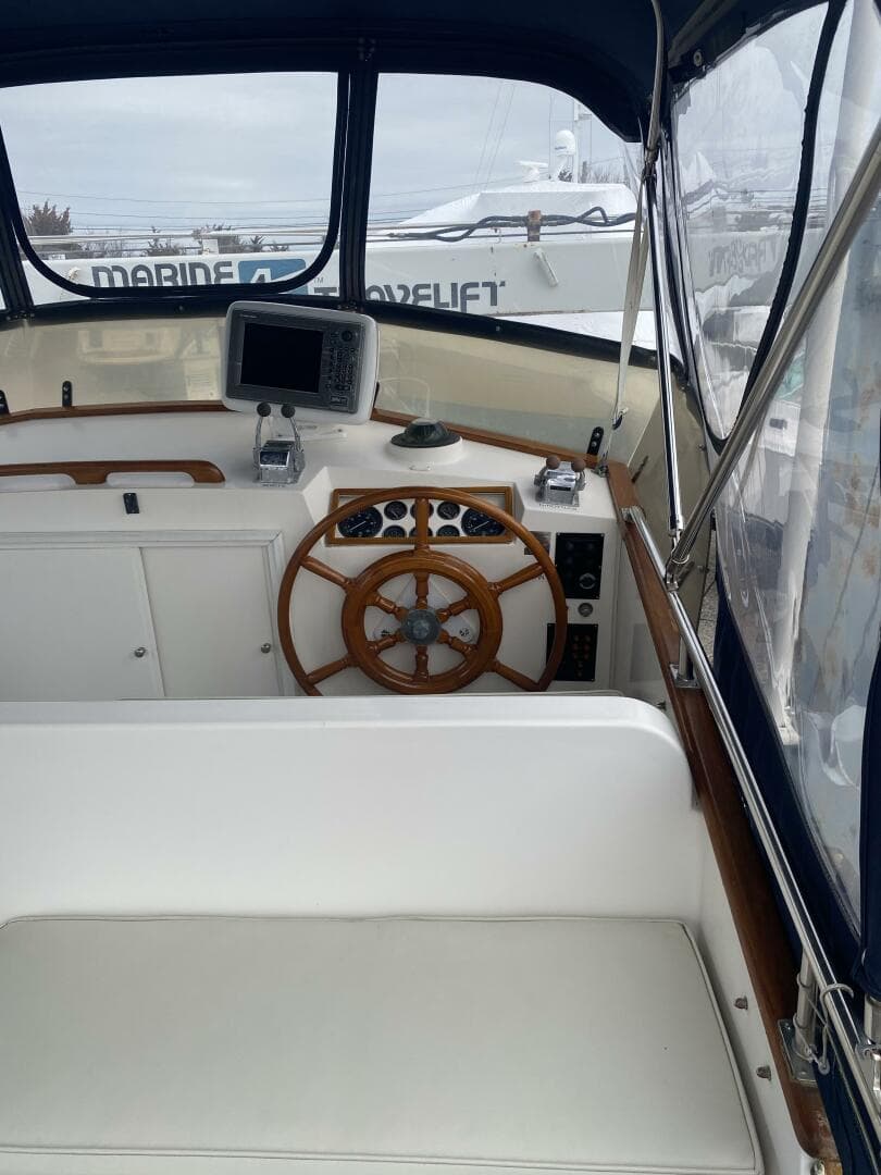1987 Grand Banks 42