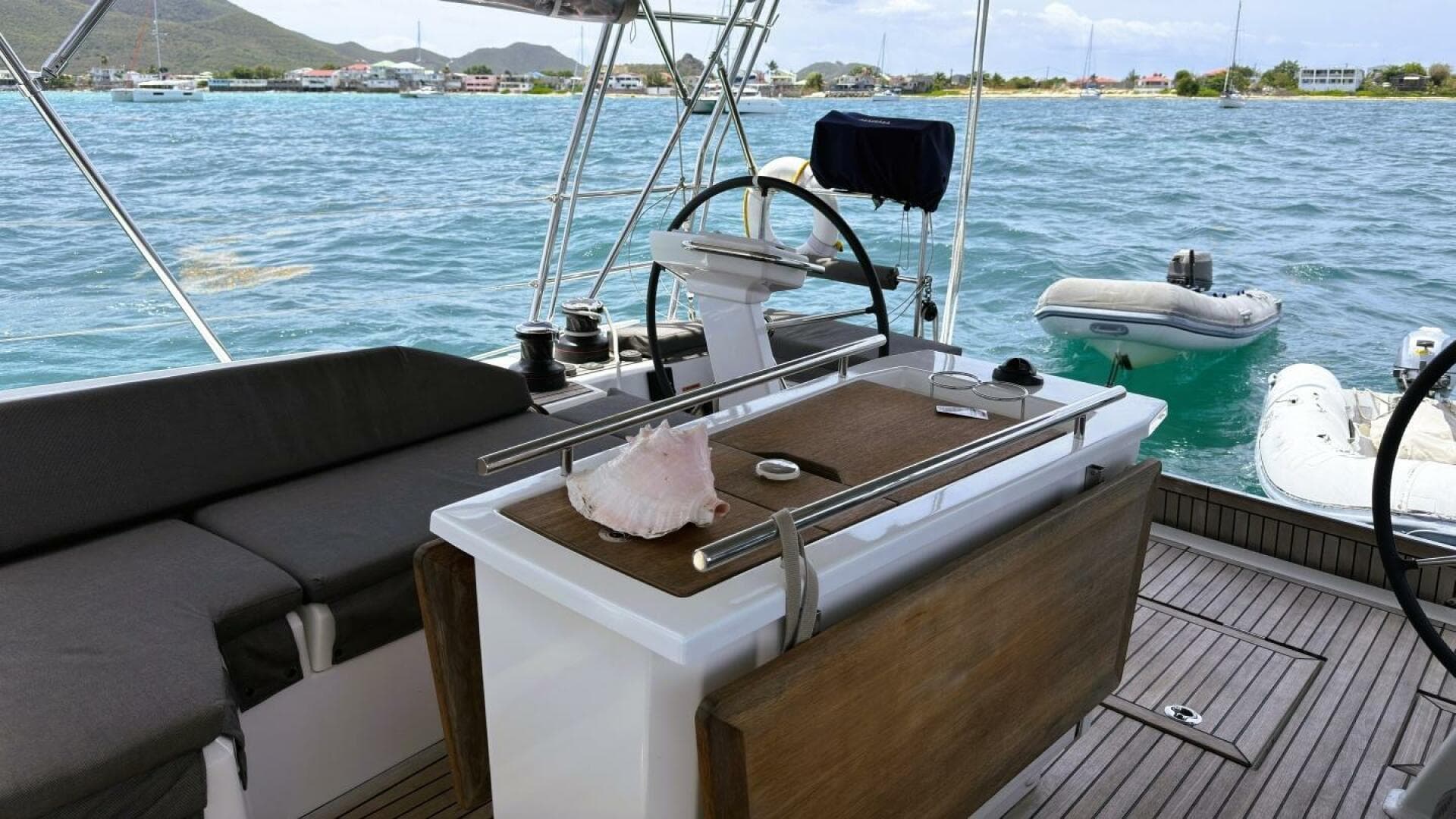 07 Cockpit Beneteau 461 2020
