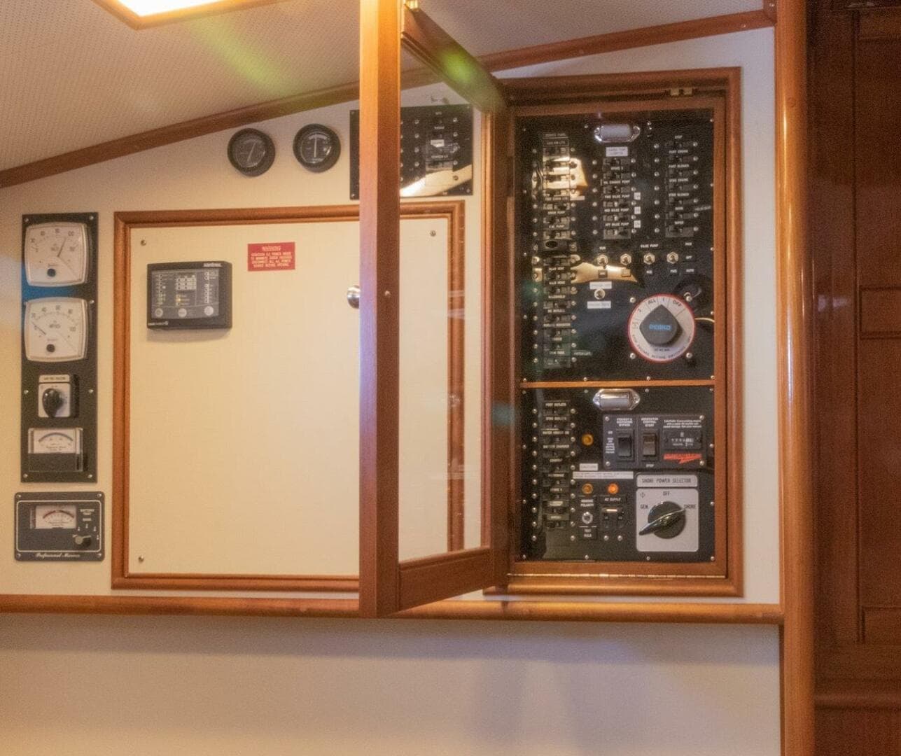 1998 Grand Banks 38 Eastbay EX