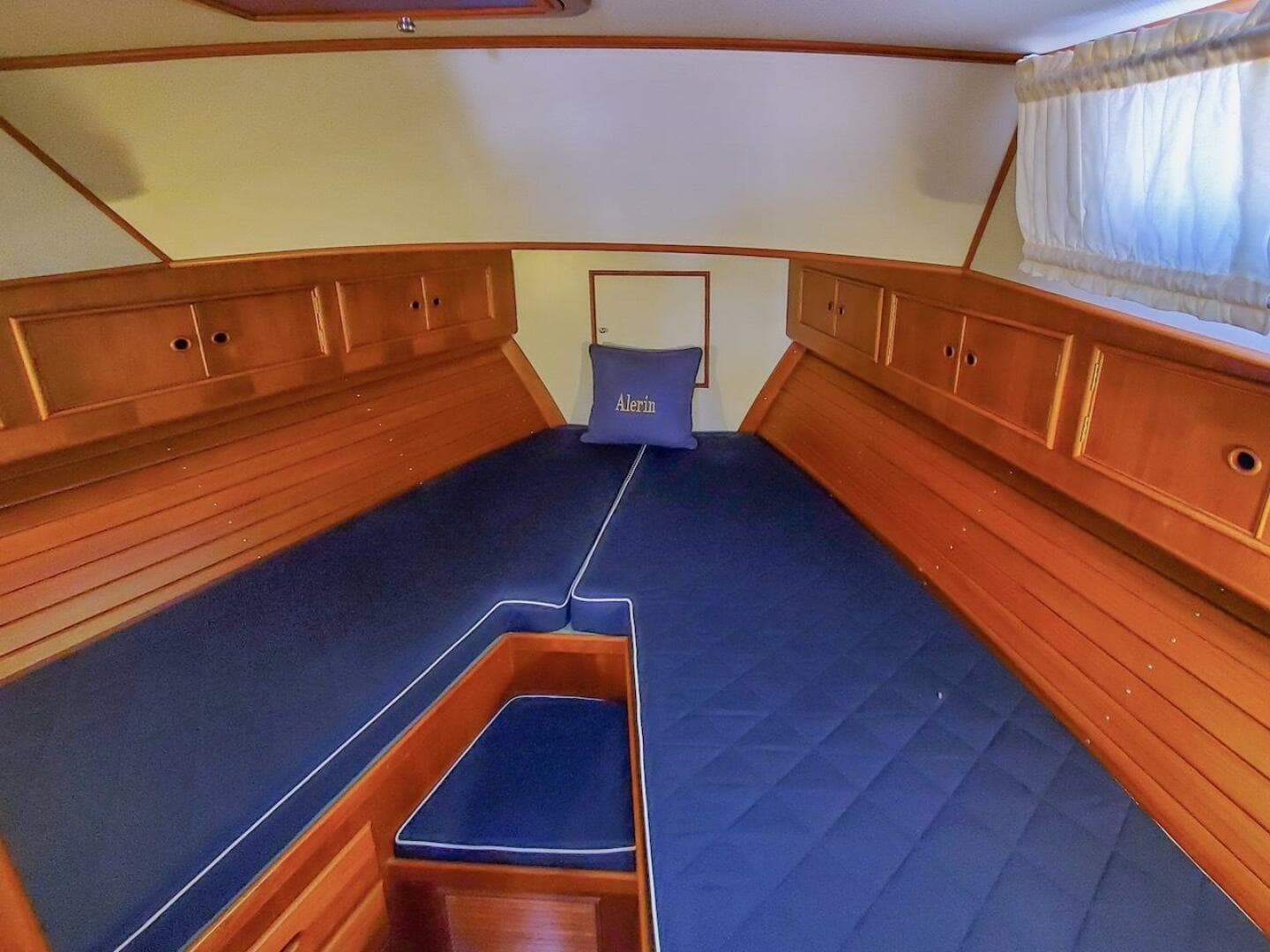 1998 Grand Banks 38 Eastbay EX