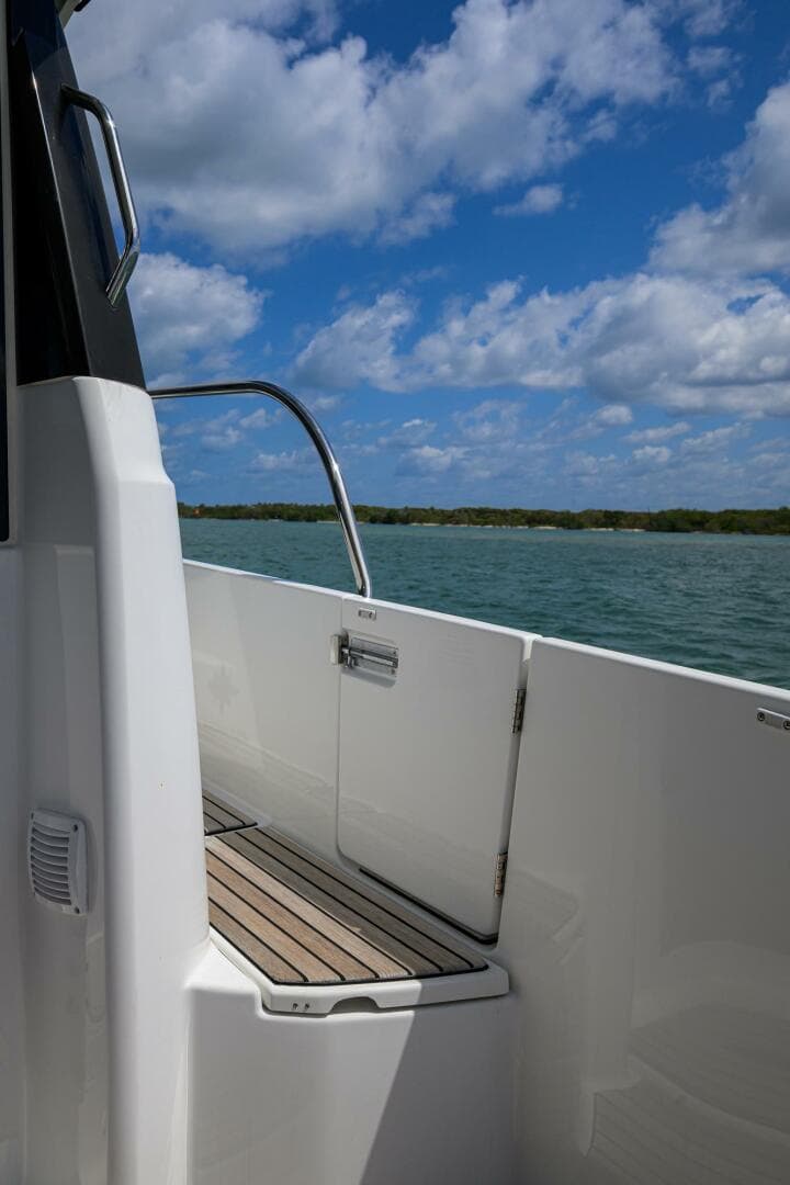 2022 Jeanneau NC Weekender 1095 Fly