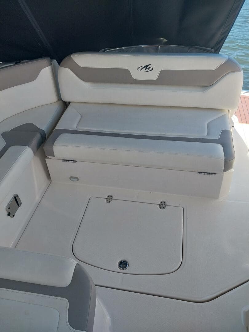 2011 Monterey 340 Sport Yacht