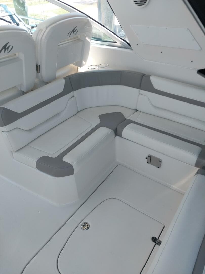 2011 Monterey 340 Sport Yacht