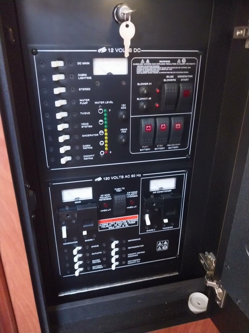 2011 Monterey 340 Sport Yacht