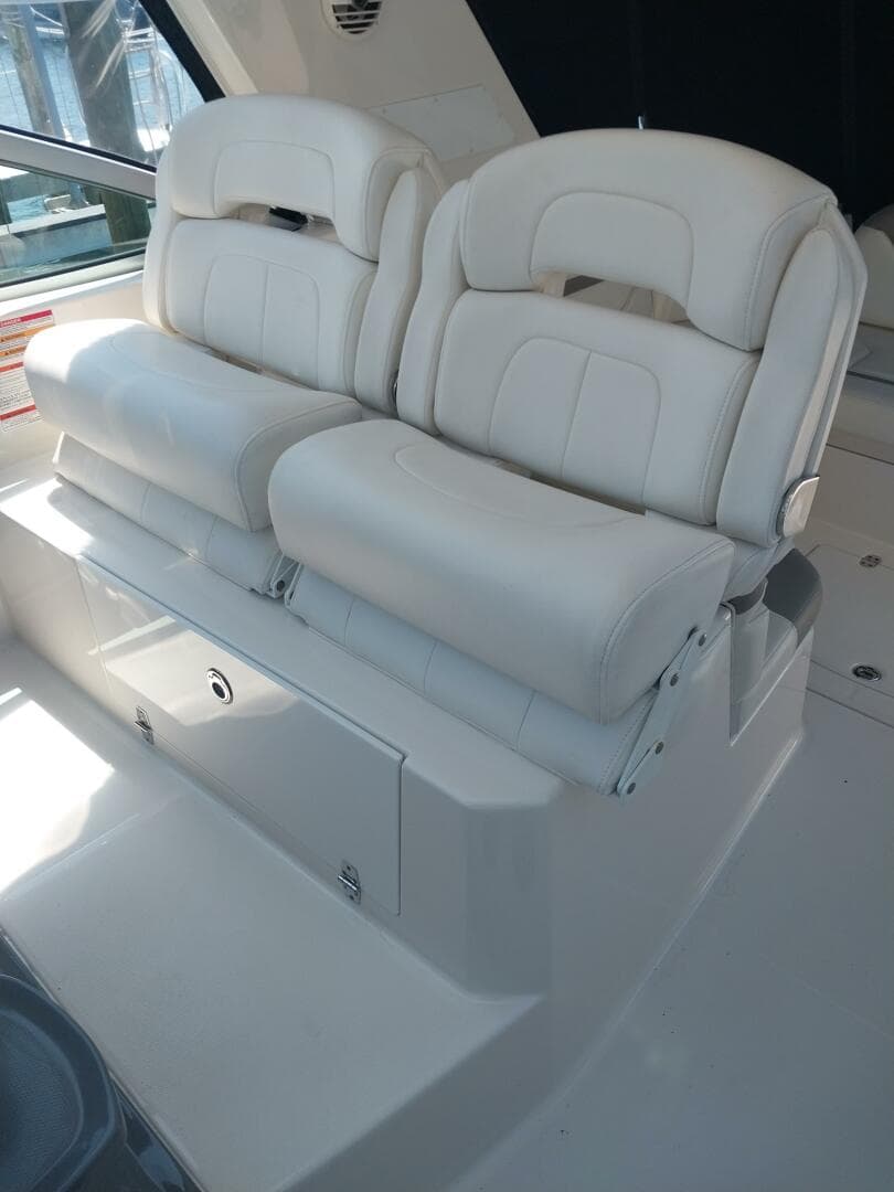 2011 Monterey 340 Sport Yacht