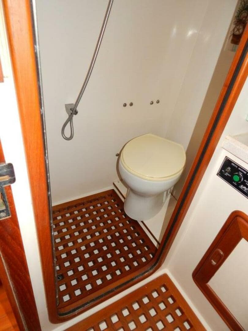 1996 Egg Harbor by Cayman