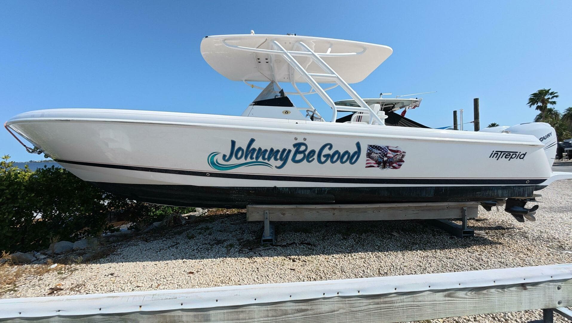 2012 Intrepid 327 CC