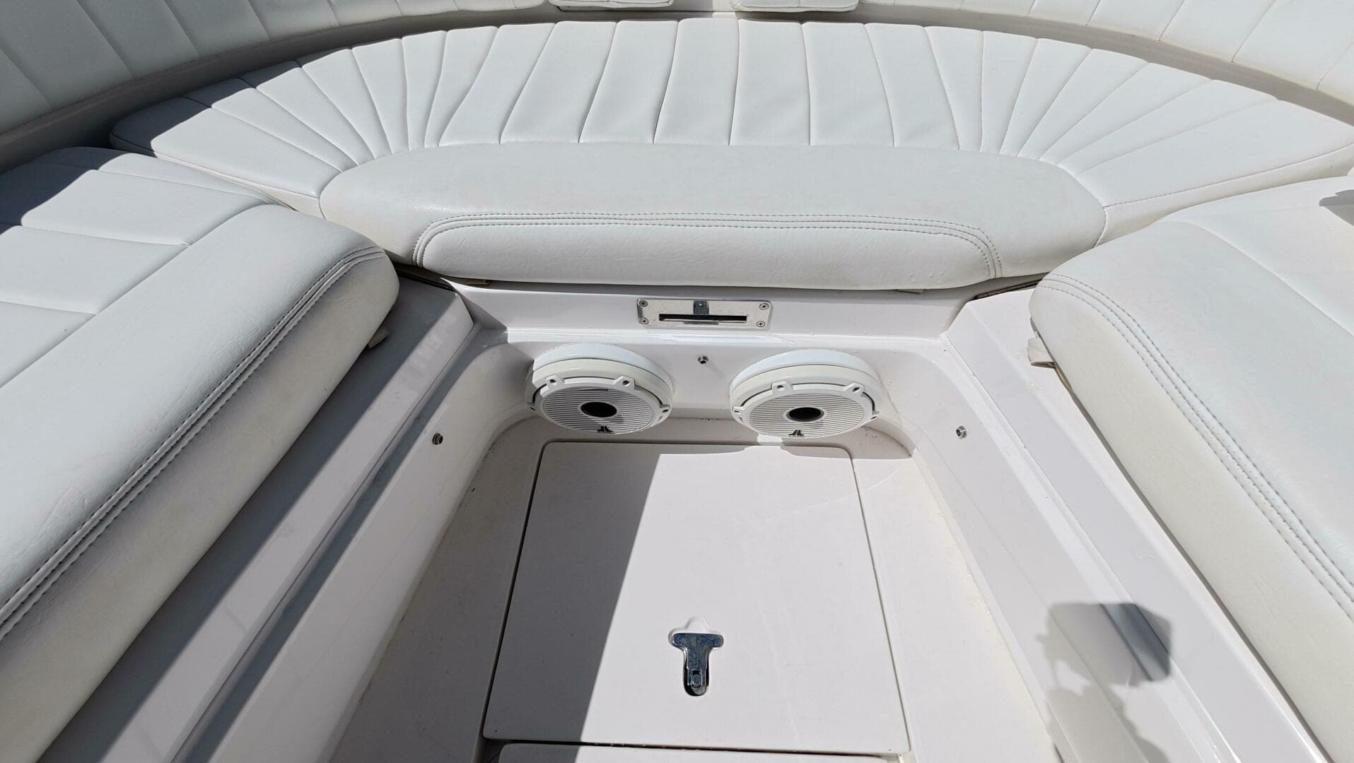 2012 Intrepid 327 CC