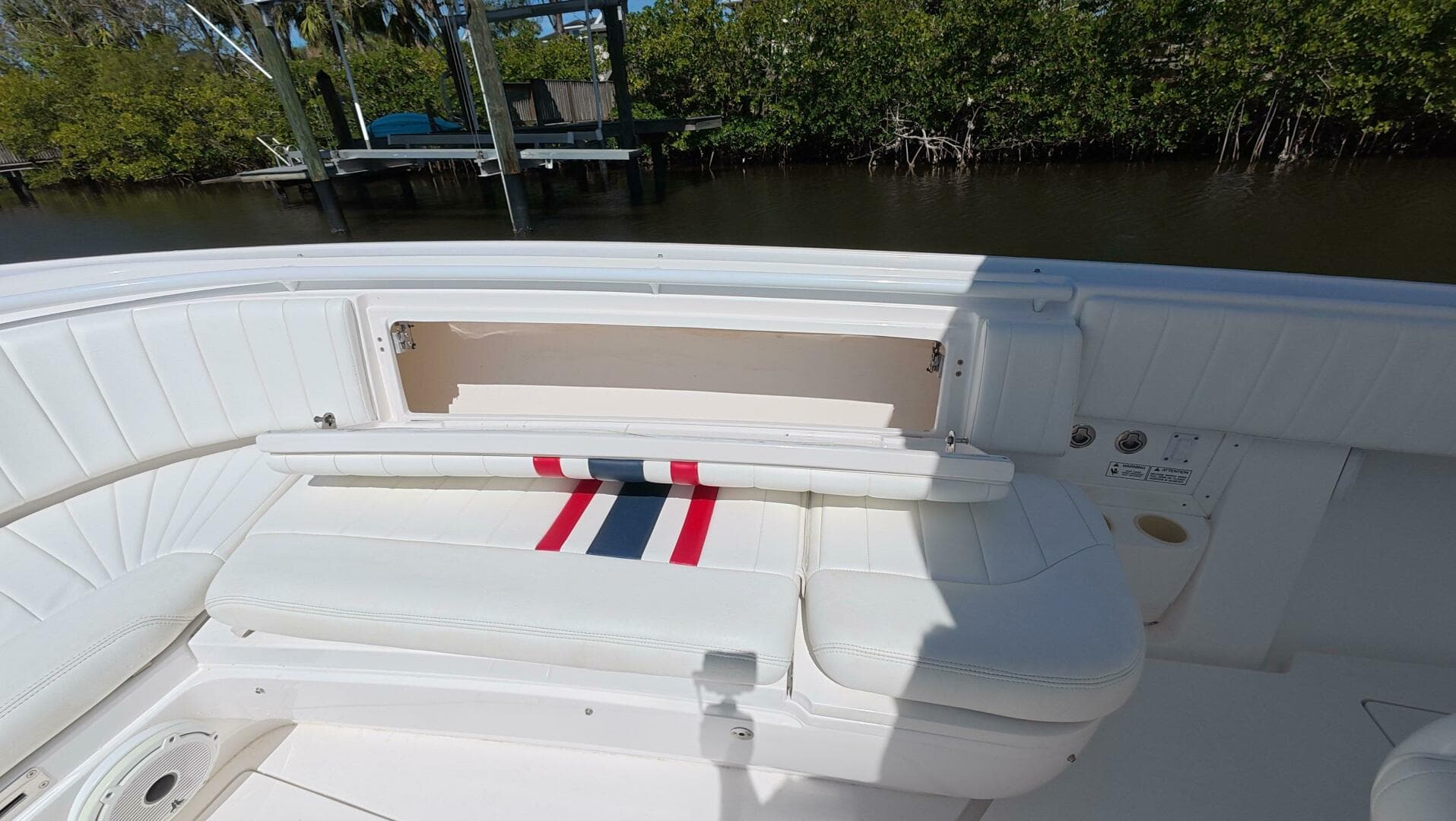 2012 Intrepid 327 CC