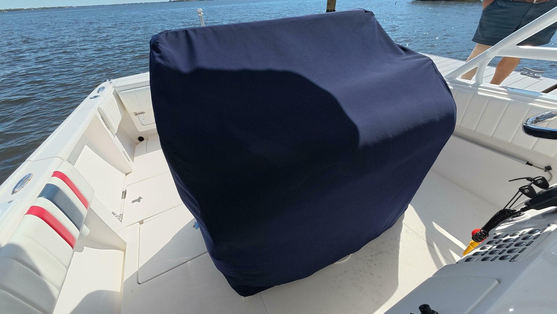 2012 Intrepid 327 CC