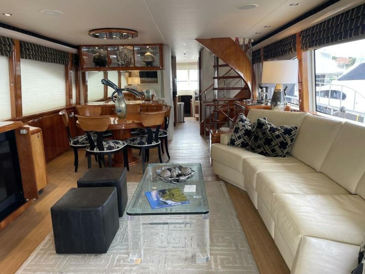 Salon Looking Forward   