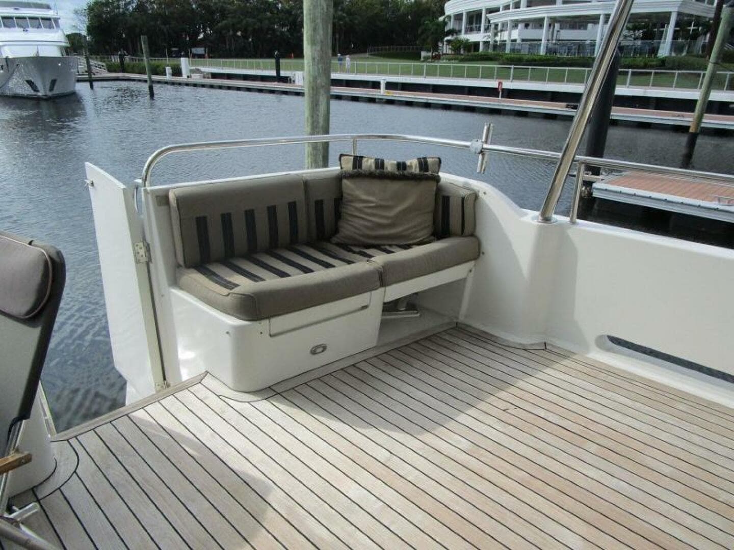 Aft Deck to Port         