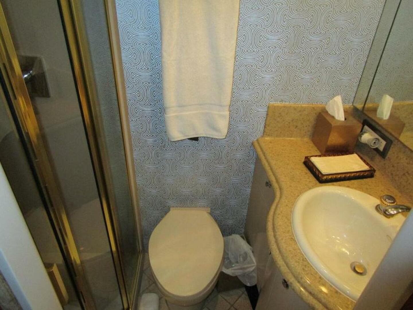 Starboard Guest Head   