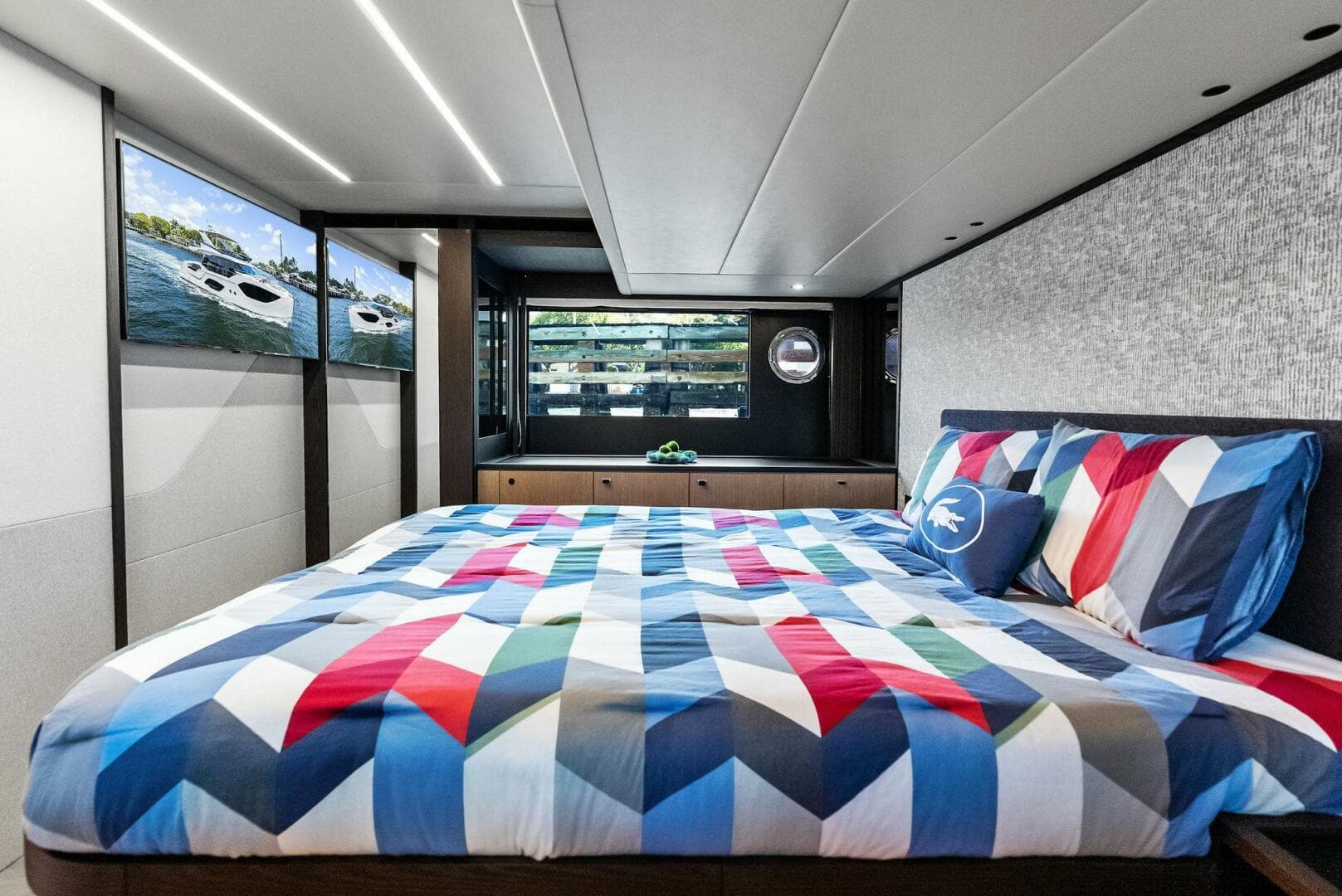 2023 Absolute 52 Fly