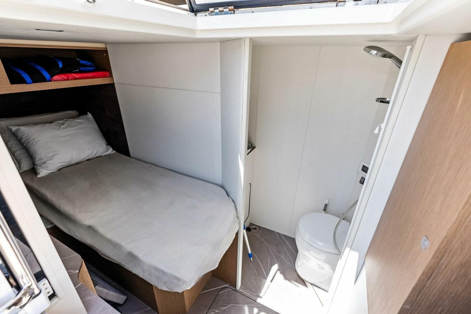 2023 Absolute 52 Fly