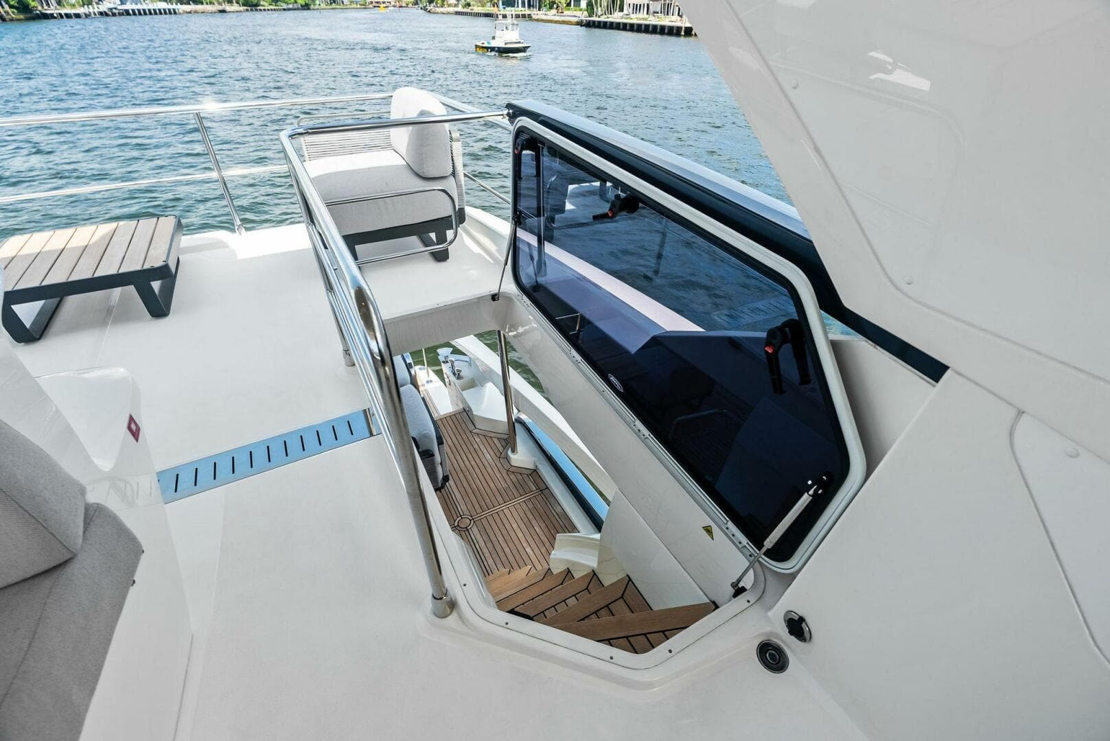 2023 Absolute 52 Fly