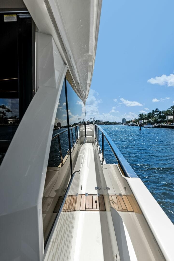 2023 Absolute 52 Fly