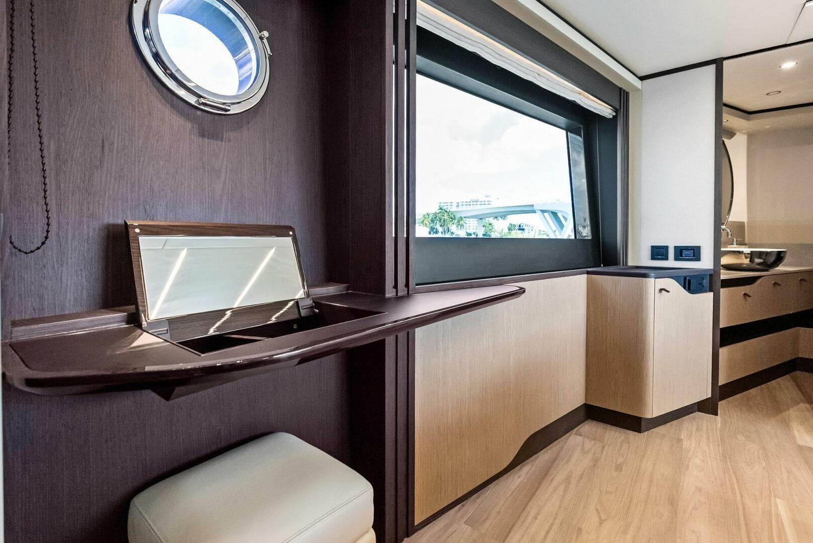 2023 Absolute 52 Fly